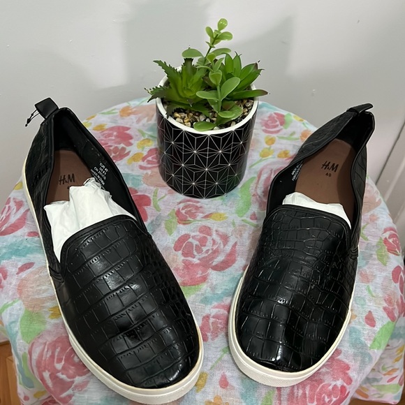 H&M Shoes - Brand New H&M Women Slip On Shoes No Tags Came Off